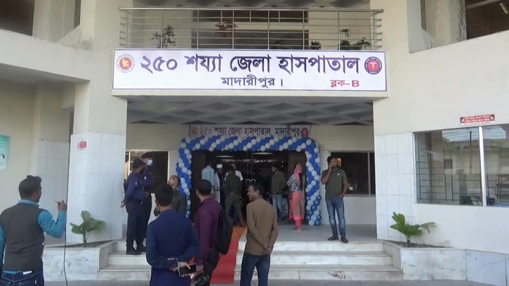 মাদারীপুরে দুইটি স্থানে বাবুর্চি ও ভ্যানচালকের মরদেহ উদ্ধার